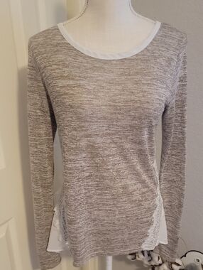 Women's Heathered Gray Long-Sleeve Lace-Trim Top